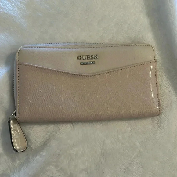 💖 Blush Pink Guess Wallet GUC - Picture 1 of 12